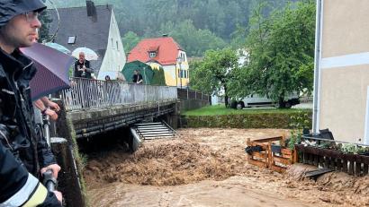 Bild: Stefan Braun
In Kastl (Landkreis Amberg-Sulzbach) verwandelte der Starkregen die Lauterach am Dienstagabend in einen reißenden Strom.