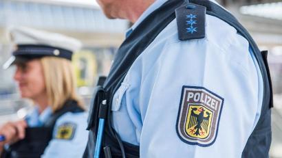 Symbolbild: Bundespolizei/exb
Die Bundespolizei musste am Freitagnachmittag in Schwandorf einen überfüllten Zug räumen.