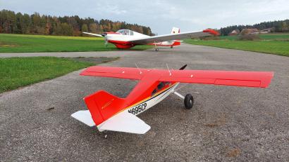 Bild: Peter Ostermann/exb
Die Luftsportgruppe zeigte am Flugplatz in Fichtelbrunn ihre Segelflugzeuge und Modelle.