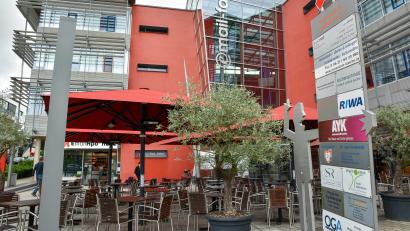 Bild: Stephan Huber
In der Emailfabrikstraße 12 in Amberg befindet sich tatsächlich der Sitz einer Teig-Firma.