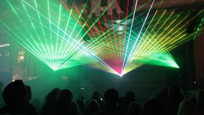 Symbolbild: exb
Die Lasershow beim Schwandorfer Volksfest muss verschoben werden.