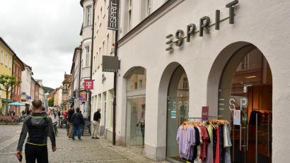 Bild: Stephan Huber
Auch die Esprit-Filiale in Amberg ist von der Insolvenz des Konzerns betroffen. Wie es weitergeht, ist unklar.