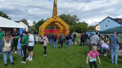 Bild: hme
Viele Besucher wollen sich das Sommerfest des SV Kohlberg-Röthenbach anlässlich des 75-jährigen Bestehens nicht entgehen lassen.