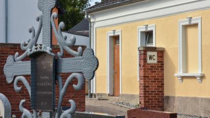 Bild: Stephan Huber
Die Toilette am Dreifaltigkeitsfriedhof ist ab der ersten Juniwoche voraussichtlich wieder geöffnet.