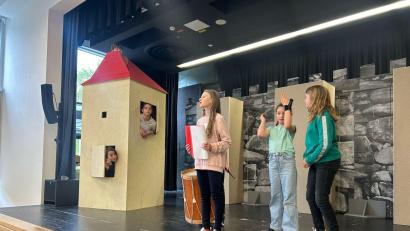 Bild: Julia Gitter/exb
Das Ovigo-Ensemble probt eifrig für das Stück "Das kleine Gespenst".