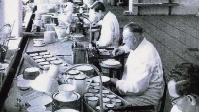 Bild: Archiv Pozellanfabrik Tirschenreuth
Auch die Porzellanfabrik Tirschenreuth ist in Richard Berndts Film von 1974 zu sehen. Das Unternehmen musste 1994 nach 156 Jahren schließen.