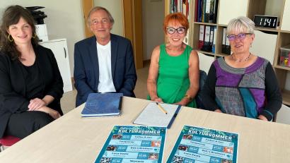 Bild: ihl
Veronika Peters-Brunner, Franz Schindler, Elisabeth Hirzinger, Uschi Maxim (von links) wollen unter anderem mit Konzerten das Bündnis gegen Rechtsextremismus bekannter machen und für den Erhalt der Demokratie werben.