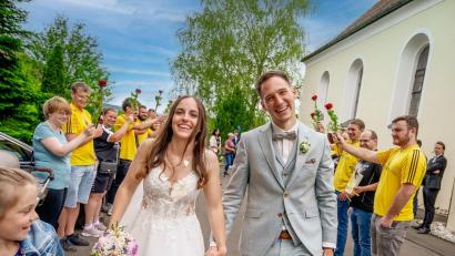 Bild: exa
Verena und Christoph Wegmann haben in Pullenreuth "Ja" zueinander gesagt.
