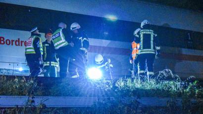 Bild: Fabian Koss/dpa
Laut einer Passagierin waren die Einsatzkräfte schnell vor Ort.