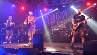 Bild: jr
„Volxrock“ aus Südtirol stand am Samstagabend auf der Bühne.