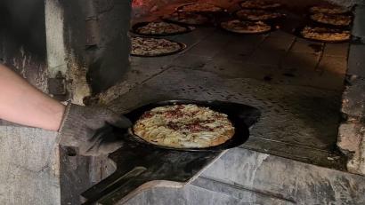 Bild: sne
Zwiebelkuchen aus dem Steinofen, das lockt viele Besucher nach Grafenwöhr.