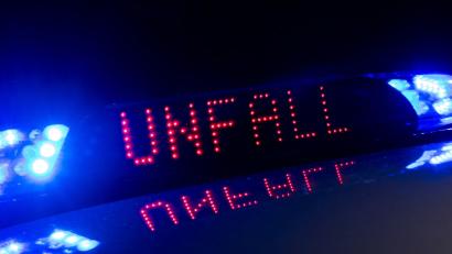 Bild: Monika Skolimowska
Ein 20-Jähriger überschlug sich auf der B299 bei Tanzfleck (Landkreis Amberg-Sulzbach) mit seinem Auto.