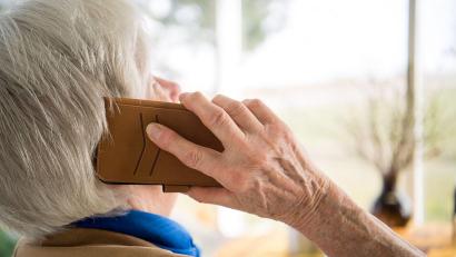 Symbolbild: Sebastian Gollnow/dpa
Zahlreiche Angebote und wichtige Ansprechpartner finden ältere Mitbürger im neuen Seniorenwegweiser des Landkreises Schwandorf.