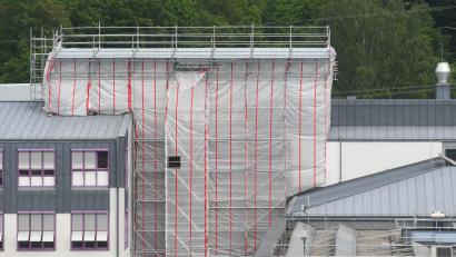 Bild: Gabi Schönberger
Das Dach zwischen zwei OTH-Fakultäten in Weiden ist undicht. Das sorgt für Zoff zwischen zwei Landtagsabgeordneten.