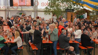 Bild: jr
Eine prächtige Stimmung herrschte am Montagvormittag beim Handwerker-Frühschoppen im Festzelt des Burschenvereins.