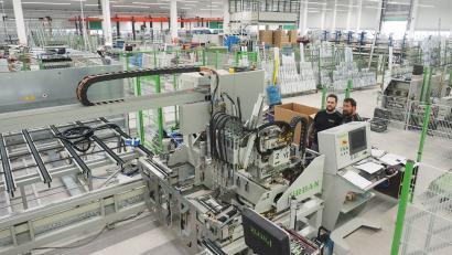 Bild: kek
Die neue Produktionshalle bietet auf 5200 Quadratmetern Platz für zwei Produktionsstraßen für Kunststofffenster.
