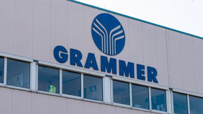 Archivbild: Armin Weigel/dpa
Grammer plant einen größeren Stellenabbau: Das Werksgelände des Autozulieferers in Haselmühl (hier im Bild) ist davon laut Betriebsrat aber nicht wirklich betroffen. Vielmehr trifft es die Verwaltung in Ursensollen.