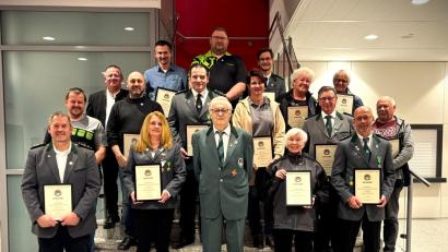 Bild: Melissa Wagner/exb
Die Verantwortlichen des Schützenvereins Erbendorf zeichneten in der Jahreshauptversammlung treue Mitglieder aus.