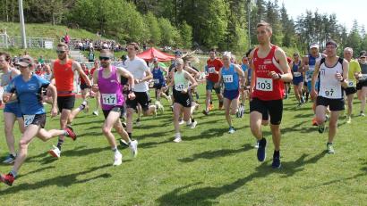 Bild: Pilfusek
Nach zuletzt dem Burglauf in Flossenbürg (Bild) ist als nächster OVL-Cup-Lauf der Stadtlauf in Pleystein an der Reihe.