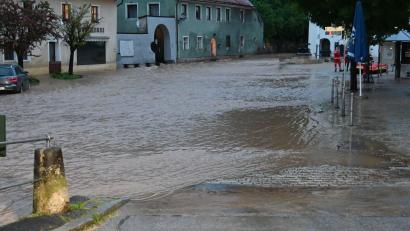 Archivbild: gf
Das Hochwasser in Kastl am 21. Mai. Die Regierung hat ein Hilfspaket für Unwetteropfer in Bayern beschlossen.