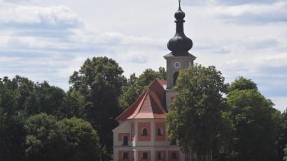 Archivbild: fz
Die Wallfahrtskirche St. Quirin. Von 19. bis 21. Juli steht das Gotteshaus in Ilsenbach bei Püchersreuth im Mittelpunkt eines dreitägigen Fests. Es wird gemeinsam gebetet und gefeiert.