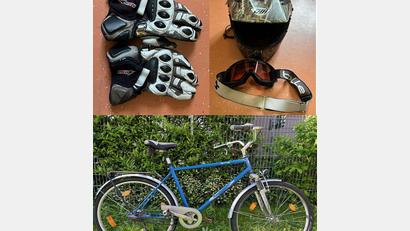 Bild: Polizeiinspektion Waldsassen/exb
Unter dem sichergestellten Diebesgut sind ein Fahrrad, ein Motorradhelm und Handschuhe, die bisher keiner Straftat zugeordnet werden können.