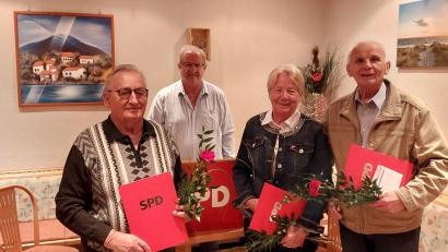 Bild: Manfred Haberzeth
Die Geehrten der SPD Windischeschenbach. Von links: Georg Schieder, Vorsitzender Kurt Giehl, Petra Böhm und Heinz Helgert.