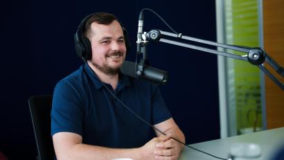 Bild: Jakob Graf
Blue-Devils-Mannschaftsbetreuer Manuel Hauer im Podcast-Studio von Oberpfalz Medien.