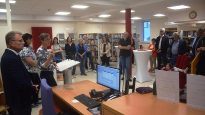 Bild: fz
Die neugestaltete und verlegte Stadtbibliothek in Windischeschenbach ist eröffnet.