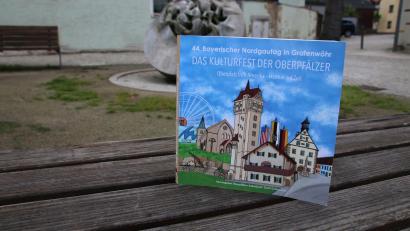 Bild: sne
Die Festschrift soll das Kulturfest der Oberpfälzer begleiten und die Geschichte sowie Bedeutung von Grafenwöhr unterstreichen.
