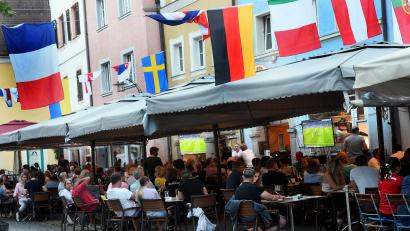 Bild: Gabi Schönberger
Public Viewing begeisterte auch bei der letzten EM 2021 viele Menschen in der Weidener Innenstadt.