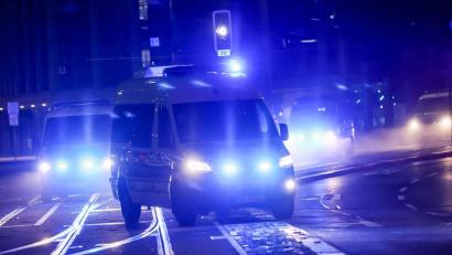 Bild: Jan Woitas/dpa/Symbolbild
Die Polizei sichert einen Einsatzort.