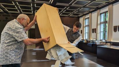 Bild: pz
Kurz nach 18 Uhr, als die Wahllokale geschlossen waren, wurden die Urnen geöffnet und mit dem Auszählen der Stimmen begonnen.