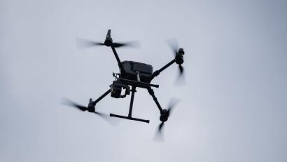 Symbolbild: Christoph Soeder/dpa
Der Jäger benutzte seine Drohne, um den Dieb zu finden.