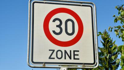 Archivbild: Petra Hartl
Eigentlich sollte Tempo 30 in der Kleinklenauer Straße verhängt werden, diese wird jetzt Teil einer Zone 30.