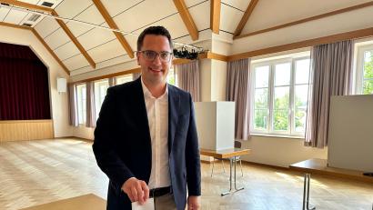 Bild: Büro Doleschal/exb
Christian Doleschal gab am Sonntagvormittag seine Stimme im Wahllokal in Brand ab.