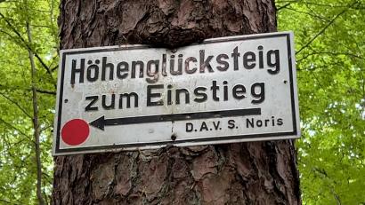 Bild: Heike Unger
Auf dem Höhenglücksteig ist am Sonntag eine Kletterin verunglückt. Der Klettersteig bei Hirschbach ist bei Outdoor-Freunden sehr beliebt.