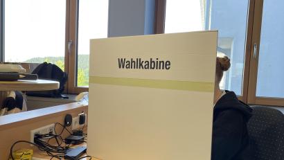 Bild: Thomas Kuban/exb
An der Naabtal-Realschule Nabburg durften Schüler bei der Juniorwahl wählen.