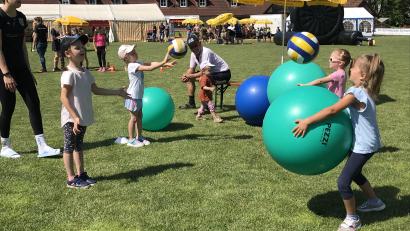 Bild: mma
Rund 180 Kinder beteiligten sich beim Spiel ohne Grenzen anlässlich des Vereinsjubiläums des SV Hahnbach.