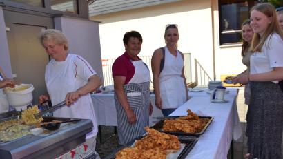 Archivbild: gi
Der Frauenbund Moosbach lädt am Sonntag wieder zum Holunderfest ein. Hier ein Foto aus vergangenen Jahren.