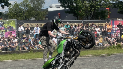 Bild: Florian Reichert
In sechs Disziplinen stellen die Motorradfahrer ihr Können zur Schau und boten den Zuschauern beeindruckende Darbietungen.