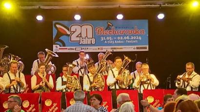 Bild: Musikverein Ernestgrün/exb
Die Blaskapelle Ernestgrün bei ihrem Auftritt zum 20-jährigen Bestehen der Blaskapelle „Blecharanka“ in Andau in Österreich.