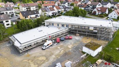 Bild: Wolfgang Erhart/exb
Für rund 7 Millionen Euro entsteht in Waldershof ein neues Kinderhaus. Nun darf sich die Kommune über 1,8 Millionen Euro Fördergelder für dieses Projekt freuen.