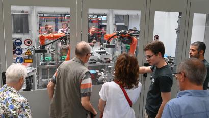 Bild: gf
Die "Robox" ist ein intelligentes Zeilensystem der Baumann Automation, standardisiert in Mechanik, Elektrik und Software. Und sie kann je nach Kundenanforderung beliebig erweitert werden.