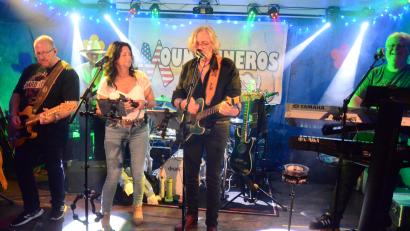 Bild: Kunz
Die "Mountaineros" sorgen im "Parapluie" für Country-Stimmung.