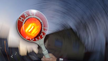 Symbolbild: Patrick Seeger/dpa
Die Amberger Verkehrspolizei zog am Wochenende etliche Temposünder aus dem Verkehr.