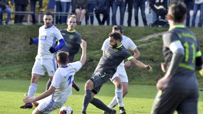 Archivbild: Hubert Ziegler
Neuland betritt der SV Kohlberg (im Bild Fabian Wudy im dunklen Trikot beim Schuss) in der neuen Saison: Der Tabellendritte der Kreisliga Nord wurde in die Kreisliga Süd eingruppiert.