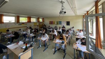 Bild: Felix Steiner 
50 angehende Erzieherinnen und Erzieher treten zu den Abschlussprüfungen der Fachakademie für Sozialpädagogik am Beruflichen Schulzentrum in Neustadt/WN an.