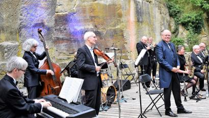 Bild: rgr
Peter Wittmann und das Ballhausorchester mit einer Nacht der "Roaring Twenties" auf dem Schönberg.