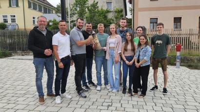 Bild: Ciara Spieß/exb
Die neue Führungsspitze der Kirwagemeinschaft Kürmreuth mit Marktrat Hans Martin Grötsch (links) und den beiden ehemaligen Vorsitzenden Michael Straub und Christian Pirkl.